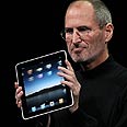 ג'ובס וה-iPad צילום: AFP