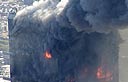 הקומות העליונות עולות באש צילום: AP/ NYPD via ABC News, Det. Greg Semendinger