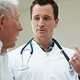 רופא מדבר רופאים חולה (צילום: Index Open)