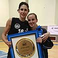 אדווה זינובר טלי ארטמנקו קריית אתא כדורעף נשים (צילום: חגי אהרון)
