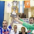 אס"א והגביע צילום: אלי אלגרט