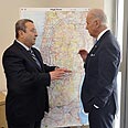 ביידן, ברק והמפות צילום: אריאל חרמוני, משרד הביטחון