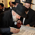 הרב מצגר בחנוכת החורבה צילום: נועם מושקוביץ