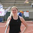 ג'יליאן שוורץ קפיצה במוט  (צילום: אורן אהרוני)