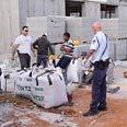 פועל בניין נהרג הרצליה (צילום: עידו ארז)