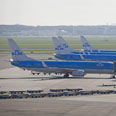 klm KLM מטוס נוסעים מטוסי נוסעים נמל התעופה סכיפהול אמסטרדם הולנד  (צילום: AFP)