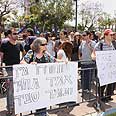 הפגנה ל שחרור אמיר מח'ול בית משפט מחוזי פתח תקווה (צילום: עידו ארז)