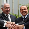 בנימין נתניהו סילביו ברלוסקוני פריז הצטרפות OECD  (צילום: אבי אוחיון לע"מ)