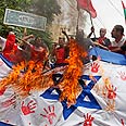 לבנון הפגנה נגד ישראל שריפת דגל (צילום: AP)