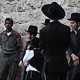 ירושלים חרדים הפגנה שוטרים מחאה מאה שערים  (צילום: גיל יוחנן )