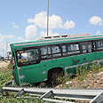 אוטובוס תאונה חברת מרכבים כביש ארבע 4  צומת נחל חדרה (צילום: ג'ורג גינסברג)