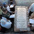 קבר הרב. גילוי המצבה צילום: גיא אסיאג