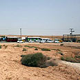 הכלב ובעליו חיכו מעבר לגבול לנהג מישראל צילום: גיל יוחנן