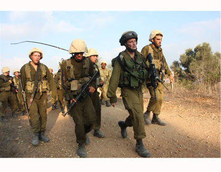 איך אפשר להסתדר עם 3 גופיות בשבועיים? צילום: ג'ורג' גינסבורג