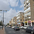 אזור מסחרי בגבעתיים - מוריד את ערך הדירות צילום: ירון ברנר