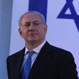 בנימין נתניהו רב אלוף גבי אשכנזי רמטכ"ל ביום של התרסקות מסוק ברומניה (צילום: גיל יוחנן )