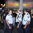 רימון הלם נזרק ב סניף קפה קפה נתניה (צילום: עידו ארז)