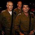 גבי אשכנזי רמטכ"ל מגיע לזירת פיגוע ירי קרית ארבע כביש 60 צומת בני נעים מכונית רכב סובארו מרוסס  (צילום: רויטרס)