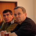 אהוד ברק גבי אשכנזי ביקור חטמ"ר יהודה אחרי פיגוע ירי קרית ארבע (צילום: אריאל חרמוני, תקשורת שר הביטחון)