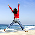 אושר שמחה ים אישה חוף (צילום: index open)