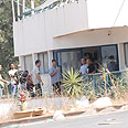 עובדים מתבצרים מטבחי טופז קרית גת (צילום: טובה דדון)