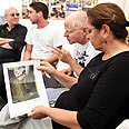 גלעד שליט מאהל שליט אביבה נועם שליט ואדים לידין (צילום: נועם מושקוביץ )