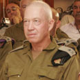 יואב גלנט נפרד מראשי הרשויות ב דרום (צילום: אליעד לוי)