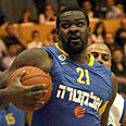 סופוקליס שחורציאניטיס מכבי תל אביב (צילום: רועי עידן)