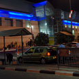 קניון אבנת הקניון הגדול ב פתח תקווה ילד נפל נפצע קשה (צילום: מתי אלמליח)