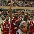 מרקו קילינגסוורת' מכבי חיפה סם קלנסי הפועל ירושלים  (צילום: חגי אהרון)