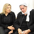 שרה נתניהו ביקור תנחומים משפחתו של הרוג אסון הכרמל ג'לל ביסאן כפר ג'ת  (צילום: אביהו שפירא)