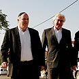 מימין עו"ד אביגדור פלדמן עו"ד ציון אמיר עו"ד אברהם לביא ב כניסה ל ביתו של משה קצב פגישה אחרי הרשעה (צילום: אליעד לוי)
