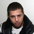לירון זרקו אבא בית משפט (צילום: דרור עינב)