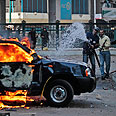 קהיר מצרים הפגנות אש מכונית בוערת (צילום: AP)