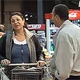 צרכנות קניות בסופר נשים לעומת גברים (צילום: הילה ספאק)