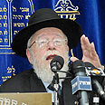 דב ליאור אצל יעקב יוסף (צילום: נועם מושקוביץ)