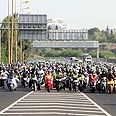 ביטוח אופנועים חסימה חסימת איילון פיצות אופנועים קטנועים אופנוע קטנוע מחאה (צילום: רונן טופלברג)