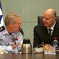 האלוף ידלין (משמאל) עם יו"ר הוועדה צחי הנגבי צילום: גיל יוחנן