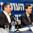 מקדמים תוכנית למאבק באבטלה.  השר הרצוג, והמנכ"ל איצקוביץ צילום: ירון ברנר