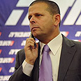 כבל. "נכה את הסקרים" צילום: ירון ברנר