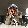 תושב הרצועה בפתח בית החולים צילום: AP