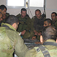 הערכת המצב של הקצינים צילום: רון בן ישי