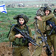 חיילים צה"ל חייל אחרי הפסקת אש עופרת יצוקה מלחמת עזה (צילום: רויטרס)