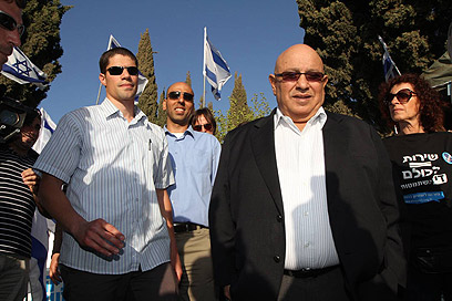 דגן מבקר ב