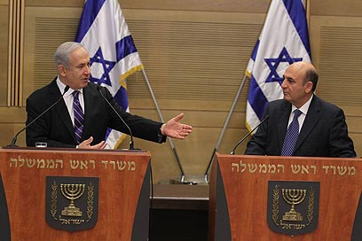 עד אתמול יריבים. מהיום שותפים. מופז ונתניהו (צילום: גיל יוחנן)