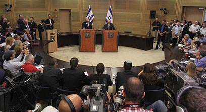 מסיבת העיתונאים של נתניהו ומופז (צילום: גיל יוחנן)