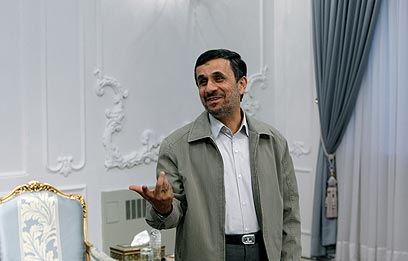 אחמדינג'אד. איראן ממשיכה להתריס (צילום: AP)