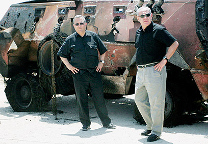 סם החיים המחבר את שני ההרפתקנים (צילום: אליעד לוי)