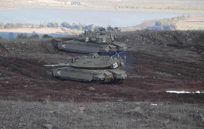 הטנקים הישראלים משגיחים על הגבול הסורי (צילום: אביהו שפירא )