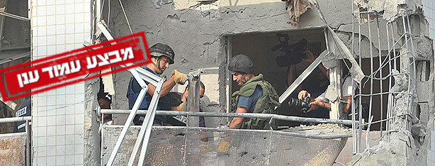 רכב עולה באש מפגיעת הרקטה באשדוד (צילום: אבי רוקח)